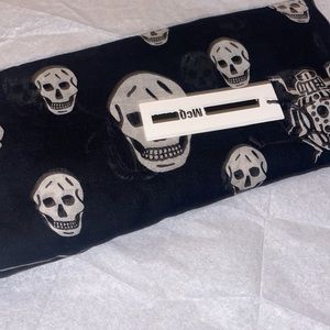Alexander McQueen Scarf Skull Black White